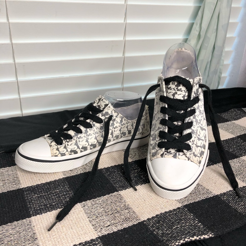Stylish Black and White Women's Sneakers